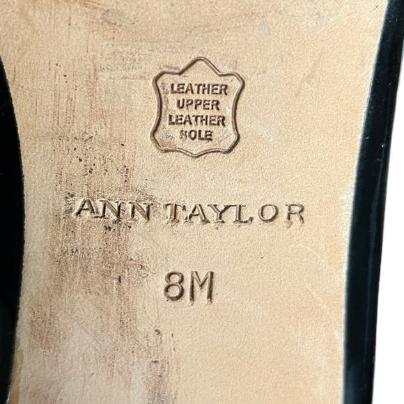 ANN TAYLOR Black Patent Leather Peep Toe Gold Buckle‎ Detail Block Heel Size 8 - Picture 8 of 9